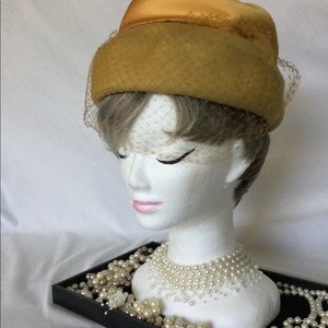 Vintage Elegant Hat Wide Bow Veil Original Pin